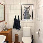 Vila Uniikki Ja Idyllinen Puutalo Kauniilla Kanavamaisemilla *