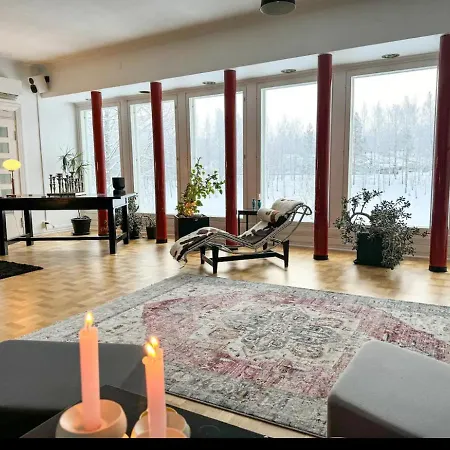 Huvilat Uniikki Ja Idyllinen Puutalo Kauniilla Kanavamaisemilla Lappeenranta