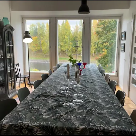 Vila Uniikki Ja Idyllinen Puutalo Kauniilla Kanavamaisemilla *
