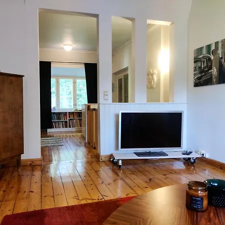 Uniikki Ja Idyllinen Puutalo Kauniilla Kanavamaisemilla Lappeenranta