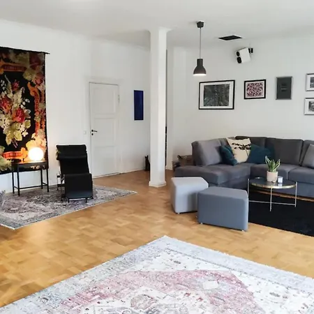 Uniikki Ja Idyllinen Puutalo Kauniilla Kanavamaisemilla * Lappeenranta