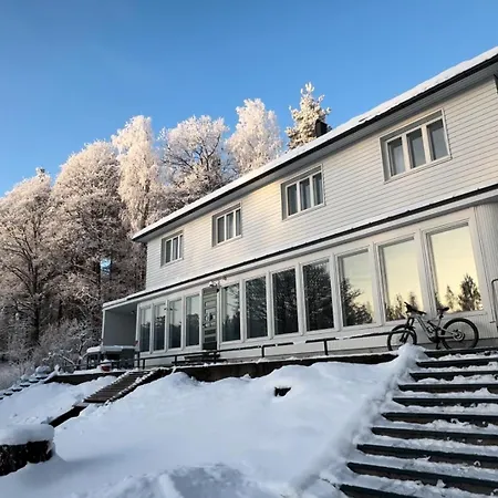 Uniikki Ja Idyllinen Puutalo Kauniilla Kanavamaisemilla Vila *